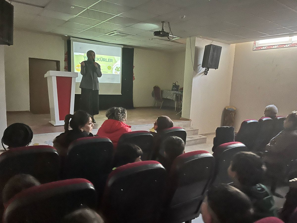 Çağımızın büyük sorunu olan “Obezite” ve sağlıklı  beslenme ile ilgili olarak Diyetisyen Nurbanu AKKAYA AKKUŞ  tarafından okulumuzda velilerimiz, öğretmenlerimiz ve öğrencilerimize faydalı bilgiler ile güzel bir eğitim faaliyeti gerçekleştirilmiştir.
<a href="/fazilet_durmus/">Fazilet Öğretmen 🇹🇷</a> <a href="/saimdemir33/">SaimDEMİR</a>