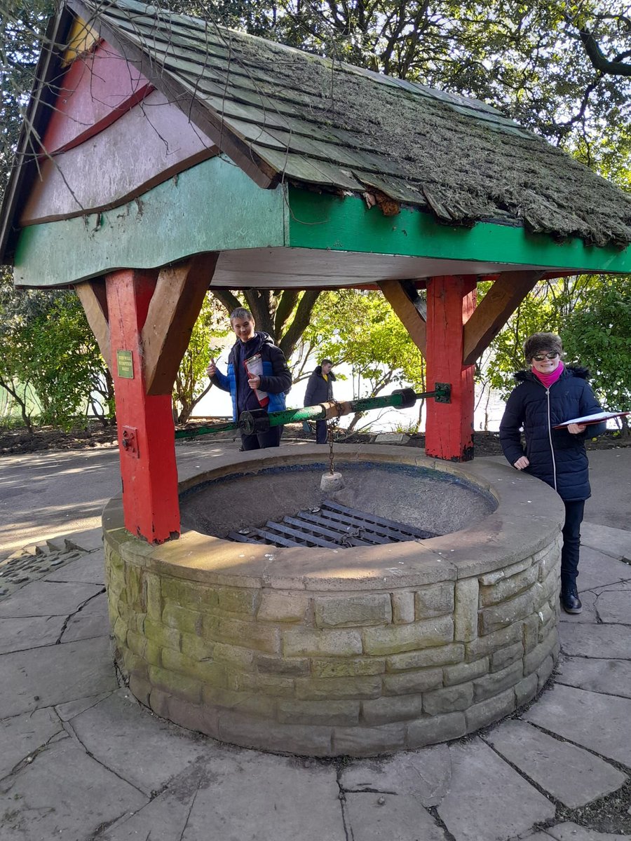 Elm class have been looking at the #amenities in #Peasholm and asking visitors what they like about the park <a href="/PeasholmParkUK/">Peasholm Park</a> #scarborough #community #outdoorlearning <a href="/HorizonsTrust/">Horizons Trust</a>