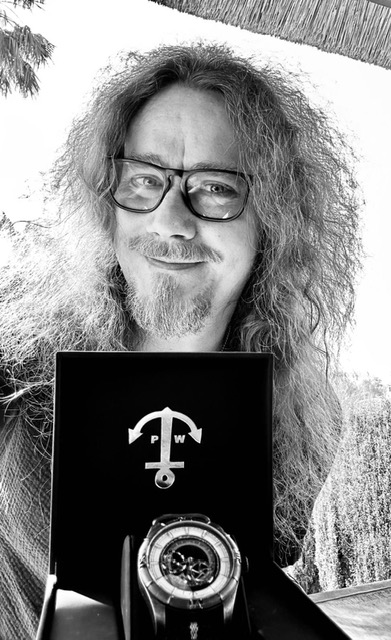 "The Yesterwynde-watch prototype is here, and it's more beautiful and detailed than I could have ever imagined! Such a gem of true artisanship and a strictly limited rarity. Get yours asap!" Tuomas
Order now : official.pookwatches.com/en/product/pre…