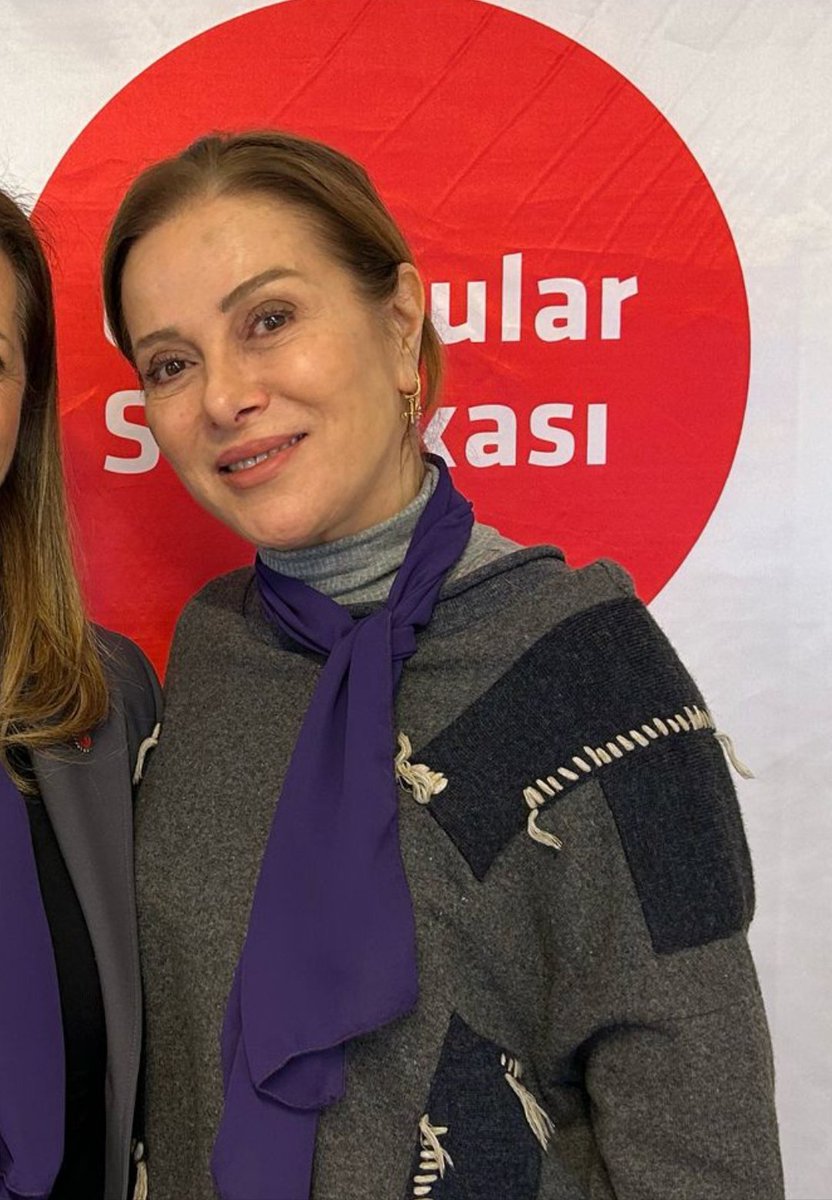 Meriemarts's tweet photo. @lmnylmz Hala çok güzel , çok d doğal 💜
#ZuhalOlcay https://t.co/IhxW1UnDAC