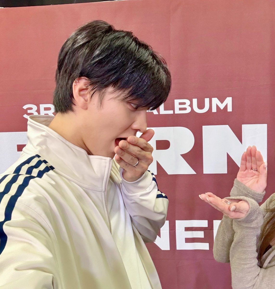 2m1seo's tweet photo. 청혼했어요
세기의 미남 이제 내 꺼
🤵🏻💍 #곤 https://t.co/nFNRSQsMIx