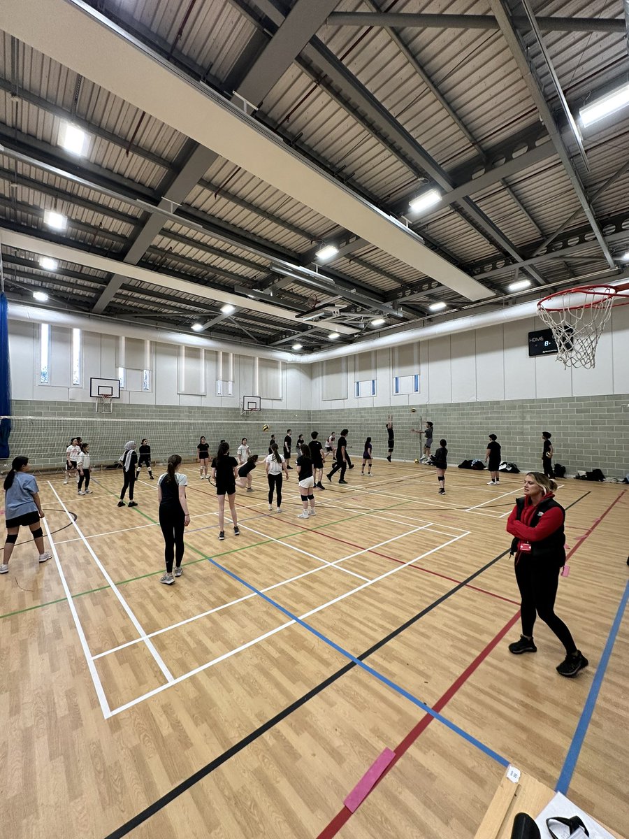 Broughton_PE's tweet photo. Massive shout out to our Senior Volleyballers who took part in a great afternoon of competitive and well natured volleyball yesterday 🔴🏐

Well done to both teams who secured second and third place🥈🥉

Thank you to @MsMccormickPE  and @GillespiesHigh for hosting👏🤩 https://t.co/P87KPRyfJp