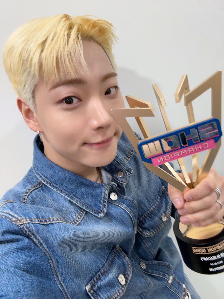 #이션
#온앤오프

퓨즈야 고마워 너희가 다 만든 거야 너무 행복하다 앞으로도 더욱 열심히 해서 많이 웃음 줄게🧡🧡🧡🧡🧡🧡