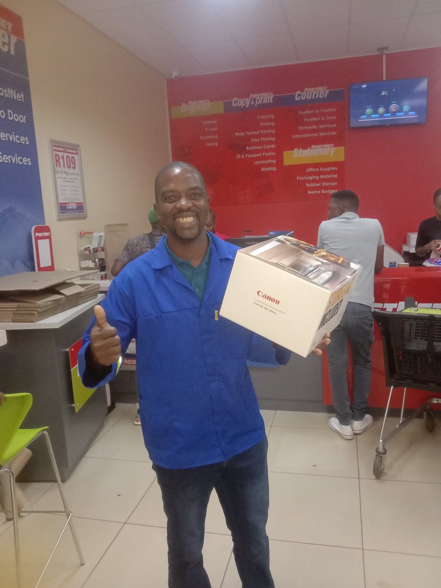 Trevor_sidogi's tweet photo. Congratulations🎉🎉🎉 to myself 😭today I have received the new camera at Thohoyandou  Postnet Thavhani Mall from Johannesburg, Someone from Johannesburg a white men saw my work and blessed me with this new camera,I will able to use this camera at my little park 😭🙌🏽❤️❤️❤️🇿🇦🇿🇦🇿🇦 https://t.co/DcD7ErAe3V