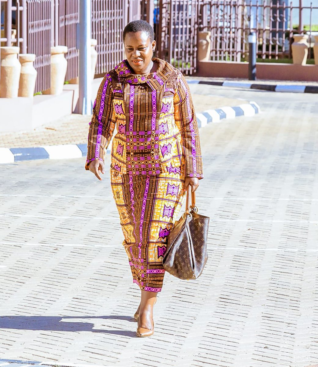 MandaJR32's tweet photo. @EggleVuvu @Dr_DGwajima Ana Good dressing code, yaani ni pure African Mama mwingine huyuu hapa🙏🔥 https://t.co/J2aOJs8rft