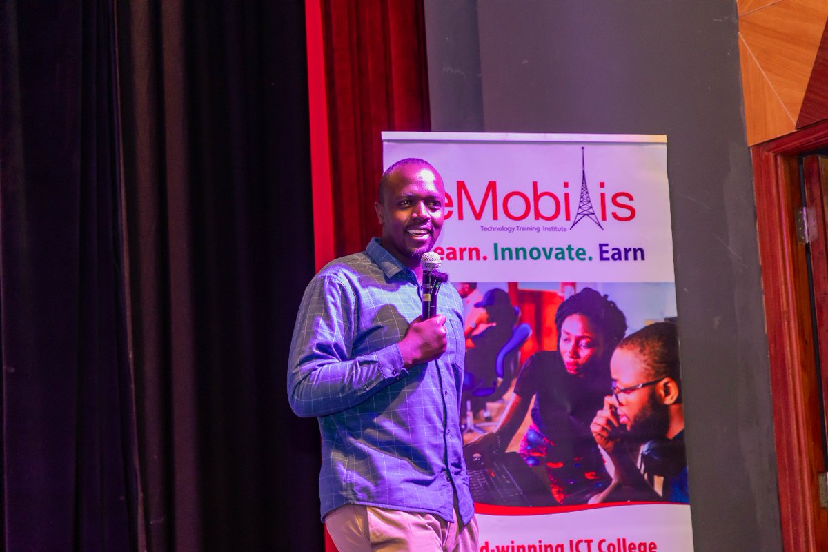 eMobilis's tweet image. @GraceNjigua  emphasizes that organizations seek passionate tech talent with problem-solving, communication, collaboration and attention to detail.
Her advice: &quot;Build a strong resume, network in tech communities and embrace mistakes as learning opportunities.&quot;
#eMobilistechtalk