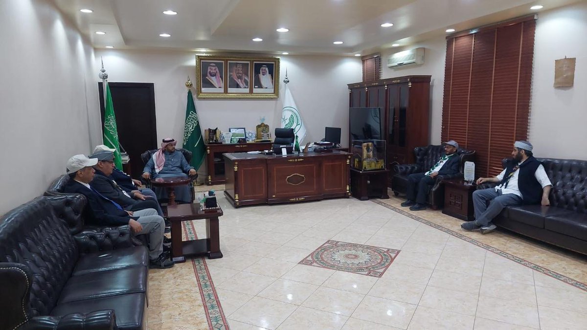 rwad_z's tweet photo. من ضمن فعاليات وبرامج #مكتب_رواد_كشافة_الزلفي بمناسبة #يوم_التأسيس زيارة محافظ #الزلفي المكلف سعادة الأستاذ /
 صالح ال رافع  .. وتهنئته بمناسبة تعيينه محافظا لمحافظة الزلفي .. https://t.co/S1zkl3VAm6