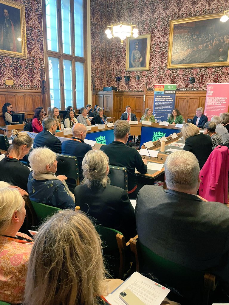Excited to have <a href="/ColetteTeach/">Colette Thomas</a>
our Play Ambassador represent #LCCatMaxRoach at the launch of the Interim Report by <a href="/CfYoungLives/">Centre for Young Lives</a> #playcommission. A step forward in shaping the future of play.
#PlayMatters #communitymagic