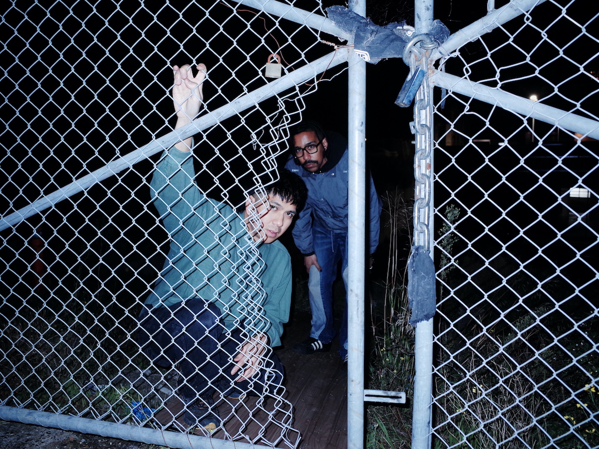 ClashMagazine's tweet image. .@_teether + @kuyaneil_ align on cute new hip-hop propelled pop mover &apos;BLUSH&apos; - 

clashmusic.com/news/teether-k…