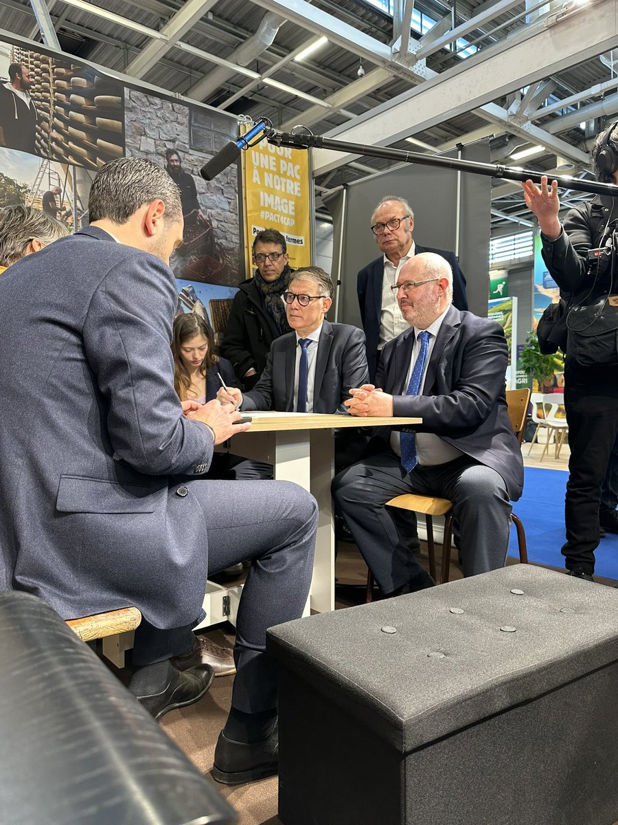 Christophe Clergeau (@clergeau) on Twitter photo C’est parti pour la deuxième journée au <a href="/Salondelagri/">Salon International de l'Agriculture</a> avec la délégation du <a href="/partisocialiste/">Parti socialiste</a>. Au programme, rencontre avec les syndicats et les agences de santé C’est parti pour la deuxième journée au <a href="/Salondelagri/">Salon International de l'Agriculture</a> avec la délégation du <a href="/partisocialiste/">Parti socialiste</a>. Au programme, rencontre avec les syndicats et les agences de santé