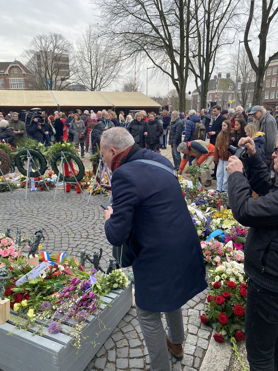 Zeer druk bezochte en waardige herdenking Februaristaking bij De Dokwerker. Indrukwekkend verhaal van Sheila Sitalsing