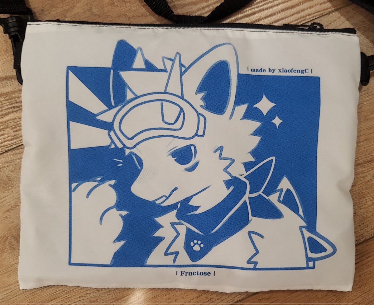 FructoseTw's tweet photo. 大家晚上好~
我們今天正式開放飯友、帆布袋、側背包等台灣限定果糖週邊的預購，大家可以透過以下賣貨便連結購買喔，再次感謝各位對果糖含量的支持！
https://t.co/J6gvDe8Uux https://t.co/3FAQptcPBQ