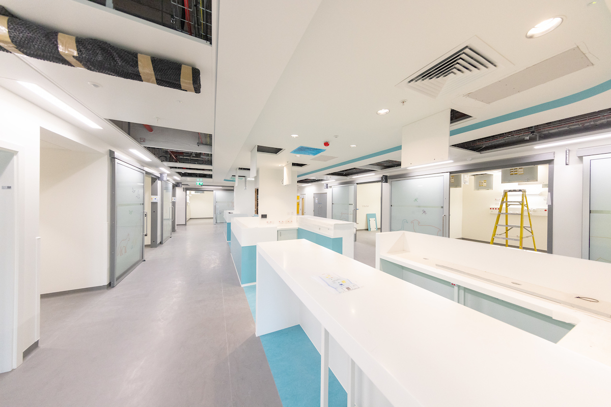 nch_info's tweet photo. A few examples of how #ourchildrenshospital has been designed in consultation with staff:
🔹Outside areas dedicated to staff for much needed space and fresh air
🔹Staff bases with full view of inpatient rooms 
🔹Windows which allow staff to observe more than one patient at once. https://t.co/V1A7RyouXE