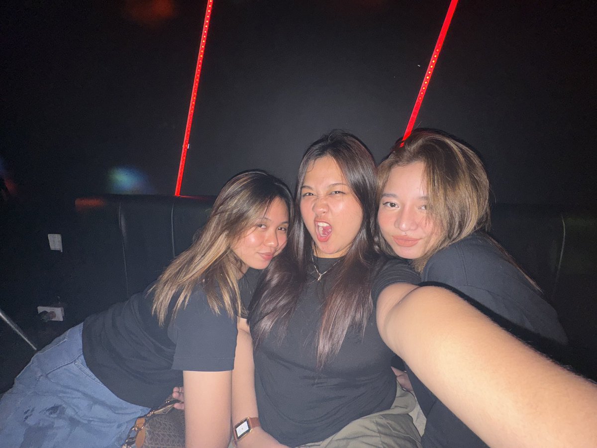 nhme_'s tweet photo. 🥂 https://t.co/suaV9olvj2
