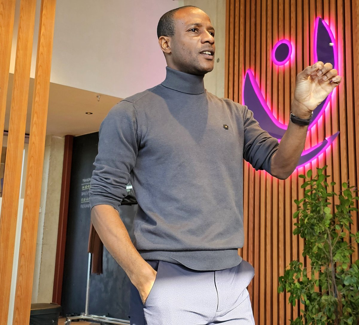 Eric Roeske tweet media