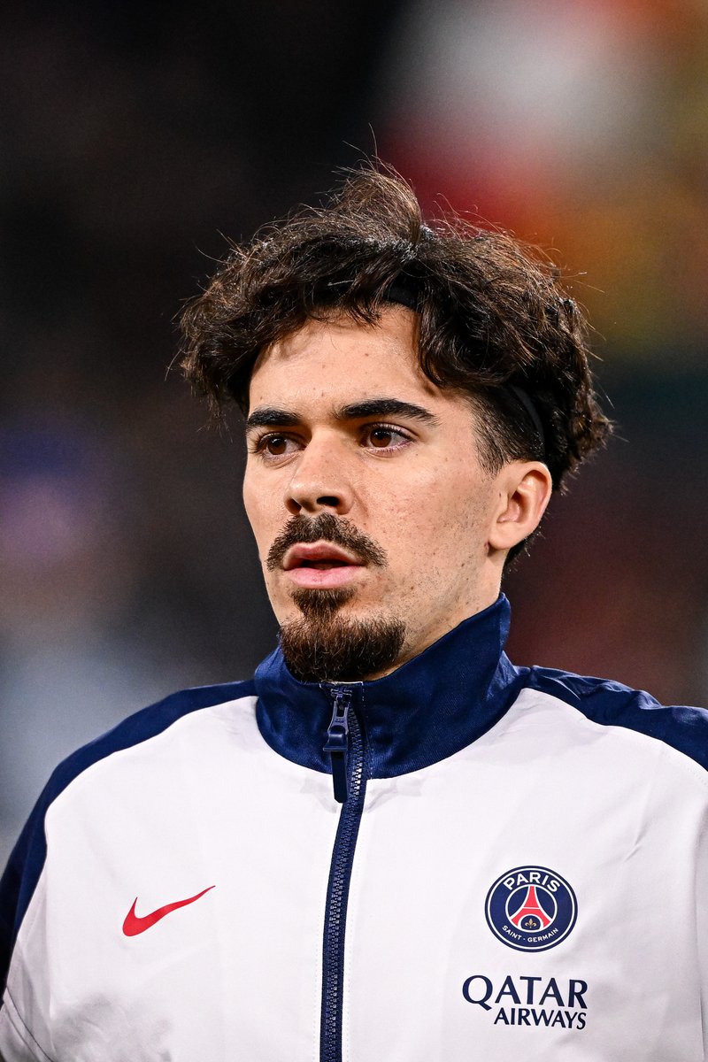 BeFootball (@_befootball) on Twitter photo Vitinha 🇵🇹, sur le projet « sans star » au PSG :
« Moi, j’aime bien. 𝗝’𝗮𝗶𝗺𝗲 𝗯𝗶𝗲𝗻 𝗹’𝗲́𝗾𝘂𝗶𝗽𝗲 𝗰𝗼𝗺𝗺𝗲 𝗰̧𝗮. 𝗖’𝗲𝘀𝘁 𝘂𝗻𝗲 𝘃𝗿𝗮𝗶𝗲 𝗲́𝗾𝘂𝗶𝗽𝗲. Le sens du mot équipe, c’est qu’on pense tous la même chose ».
(<a href="/francetvsport/">francetvsport</a>) Vitinha 🇵🇹, sur le projet « sans star » au PSG :
« Moi, j’aime bien. 𝗝’𝗮𝗶𝗺𝗲 𝗯𝗶𝗲𝗻 𝗹’𝗲́𝗾𝘂𝗶𝗽𝗲 𝗰𝗼𝗺𝗺𝗲 𝗰̧𝗮. 𝗖’𝗲𝘀𝘁 𝘂𝗻𝗲 𝘃𝗿𝗮𝗶𝗲 𝗲́𝗾𝘂𝗶𝗽𝗲. Le sens du mot équipe, c’est qu’on pense tous la même chose ».
(<a href="/francetvsport/">francetvsport</a>)