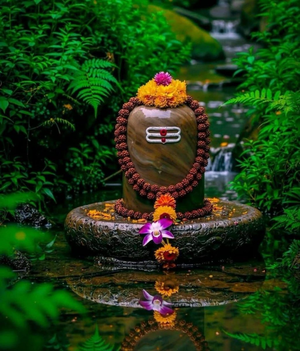 आप को महाशिवरात्रि पर्व की हार्दिक बधाई व शुभकामनाएं।

बाबा महाकाल की कृपा सदैव आप व आपके परिवार पर बनी रहे।

।। जय महांकाल ।।
#हर_हर_महादेव