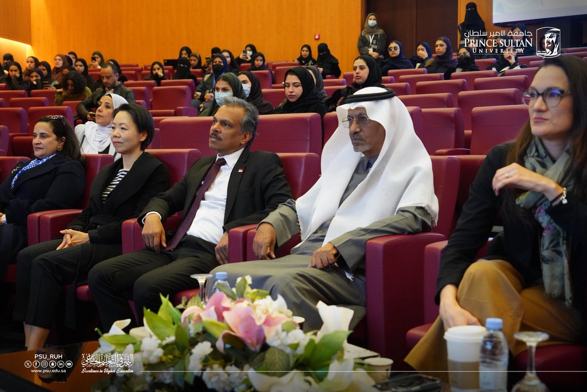 PSU_RUH's tweet photo. استأنفت #جامعة_الأمير_سلطان جلسات اليوم الثاني من منتدى المرأة في العمارة والتصميم، بمشاركة نخبة من الخبراء والمتخصصين، بحضور سعادة سفير سنغافورة وحرمه، بالإضافة إلى حرم سعادة السفير المصري. https://t.co/KPEUDuEYAe