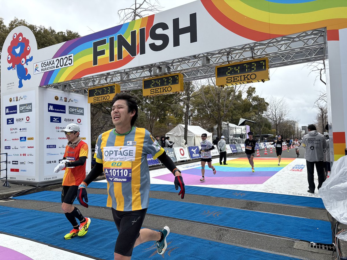 BucchiEx's tweet photo. 人生26回目の42.195km走ってました！
大阪マラソン2025
2時間47分37秒でなんとか2年連続サブエガ。
コロナ禍から走るモチベ低かったけどようやく戻ってきた！

気がつけば32歳やけど、マラソンのおかげで会社のお偉いさんとかと話すきっかけも増えたし、もう一度ベスト目指して頑張ってみよかな！ https://t.co/1d3NkCcM7R