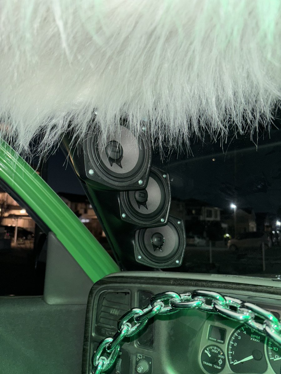 GRHIPHOP1's tweet photo. 殆ど完成のユーコン！
ドアは12x3発のホーン　2つ
ピラーはダイコック10cmx3
サブウーファーはX2c  6発　
アンプはzero12 6枚
思いつくだけ、入るだけはやったつもり
この短期間で徹夜して作ってくれたクワッドは流石すぎる！　
鳴らしたくて仕方ないので、いつでも誘ってね〜 https://t.co/J7kfC9aKme