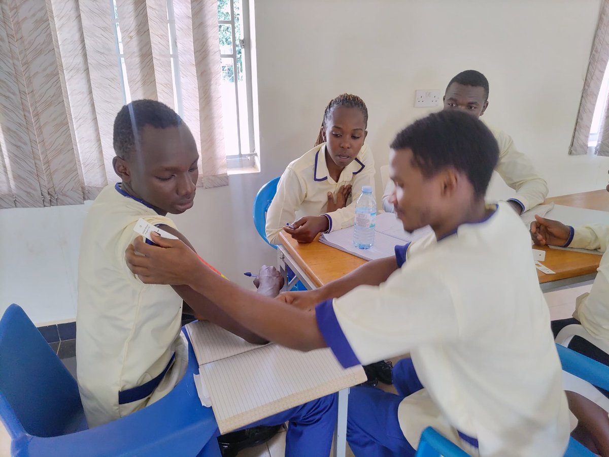 NutritionistKD's tweet image. Have you thought of #PracticalLearning, Evidence and Hands on learning for #AlliedHealthProfessionals ? 

While, teaching the Clinical Medicine Students at Uganda College of Health Sciences- Bwindi, I emphasised the Key 3 phases in Nutrition Management, 

1. Stabilisation- F75…