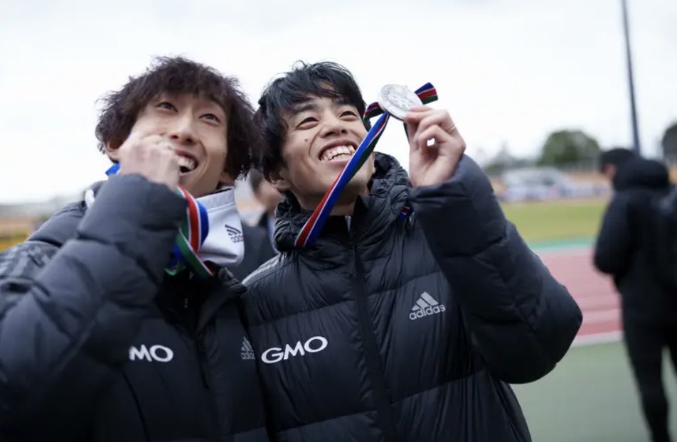 kllro_'s tweet photo. 今年度で現役を引退することになりました！
突然の報告になりごめんなさい！
なんとなくで始めた陸上競技でしたが自分の人生の道標になってくれました😊

いままで支えてきてくれた方々、応援してくれた方々、自分に関係した全ての人に感謝の気持ちでいっぱいです。
本当にありがとうございました🙇

ラストレースは3月9日行われる静岡マラソンになります！
足がどこまで回復するかはわかりませんが感謝を胸に笑顔で走りますのでぜひぜひ応援よろしくお願いします😊👍

オレンジな日々もあと少し、最後まで楽しみます🏃🏃🏃