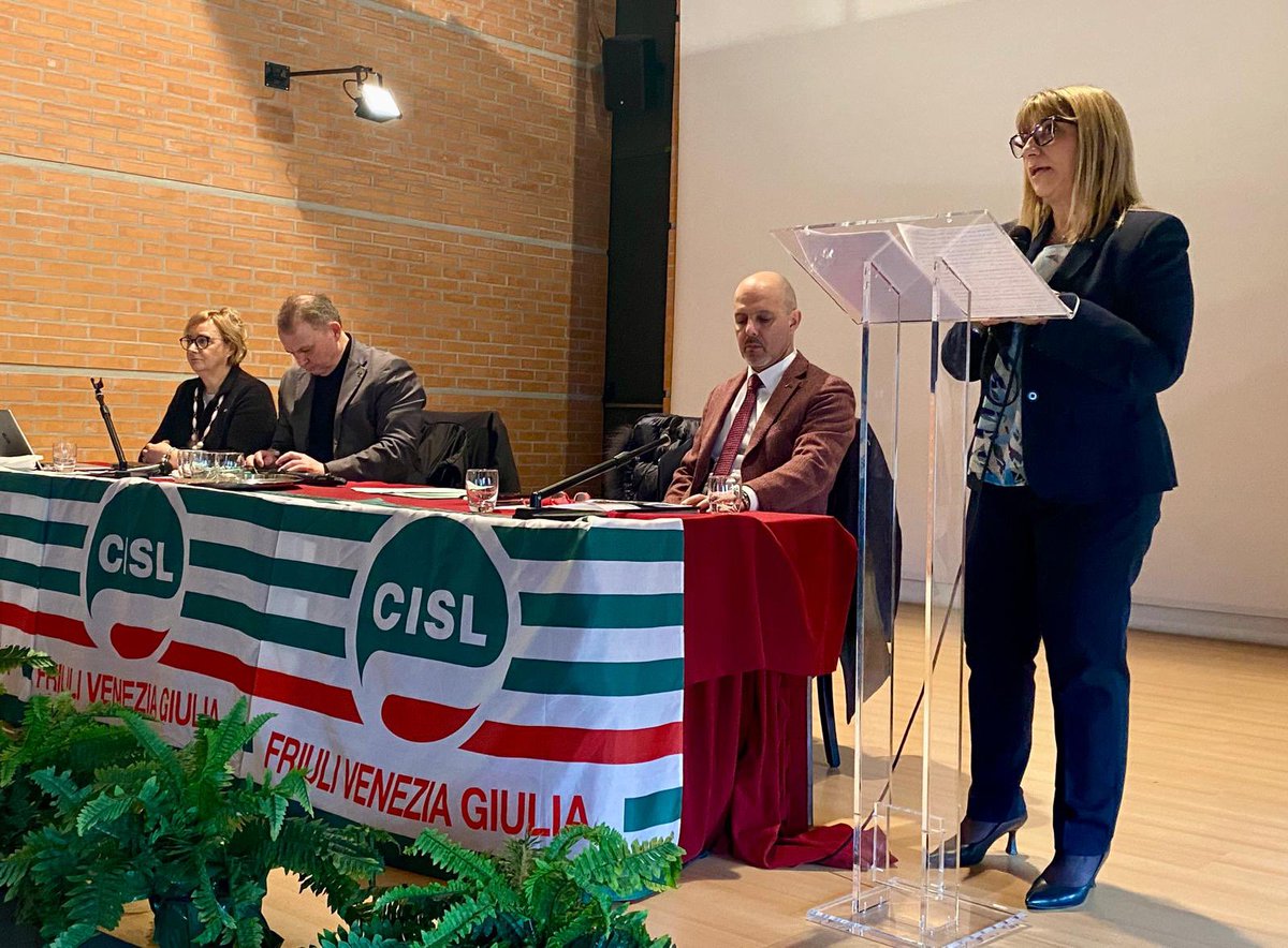CislNazionale's tweet photo. #DanielaFumarola conclude Cg Cisl Friuli Venezia Giulia: “La formazione è uno dei pilastri essenziali del nostro fare sindacato e del nostro essere Cisl. È un’impronta che Giulio Pastore volle dare sin dalla fondazione, convinto che senso di responsabilità, competenze e pragmatismo fossero caratteristiche indispensabili, da educare, da far crescere, di ogni gruppo dirigente. La nostra autonomia, la nostra forza organizzativa, la nostra capacità di interlocuzione con imprese e istituzioni, trovano le loro radici anche e proprio qui. Non a caso, tra gli assi strategici indicati nei nostri temi congressuali, in vista dell’appuntamento nazionale che ci attende tra pochi mesi, c’è proprio l’attività formativa di ogni livello”.