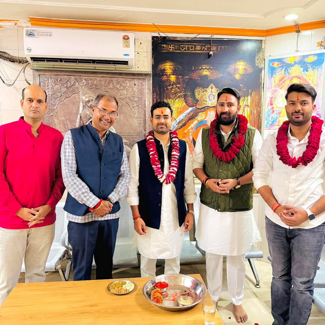 Swaroop Rajpurohit (@royalswaroop13) on Twitter photo बालाजी महाराज का #आशीर्वाद सदैव अनिल चौपड़ा जी, रामनिवास गावड़िया जी और शिवप्रकाश गुर्जर जी पर बना रहे !!
<a href="/AnilChopra_/">𝗔𝗡𝗜𝗟 𝗖𝗛𝗢𝗣𝗥𝗔</a> <a href="/SachinPilot/">Sachin Pilot</a> <a href="/RamniwasGawriya/">Ramniwas Gawriya</a> <a href="/ShivprakashGjr/">Shivprakash Gurjar 🇮🇳</a> बालाजी महाराज का #आशीर्वाद सदैव अनिल चौपड़ा जी, रामनिवास गावड़िया जी और शिवप्रकाश गुर्जर जी पर बना रहे !!
<a href="/AnilChopra_/">𝗔𝗡𝗜𝗟 𝗖𝗛𝗢𝗣𝗥𝗔</a> <a href="/SachinPilot/">Sachin Pilot</a> <a href="/RamniwasGawriya/">Ramniwas Gawriya</a> <a href="/ShivprakashGjr/">Shivprakash Gurjar 🇮🇳</a>
