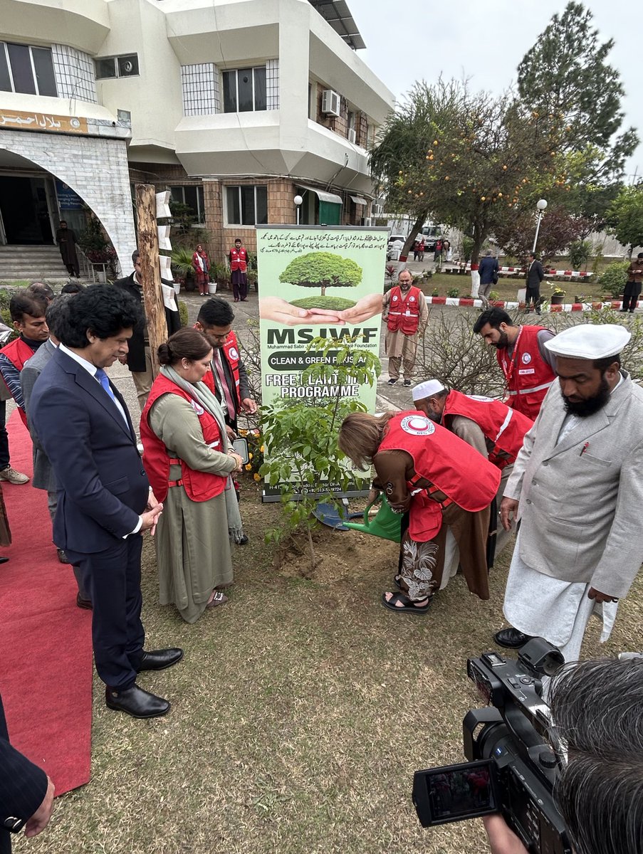 #Pakistan is rated 5th most vulnerable country to climate change, so it was great to attend the launch of a new phase of the <a href="/PRC_official/">Pakistan Red Crescent</a> program on climate resilience. This will support local initiatives to make communities better prepared for disasters. <a href="/BritishRedCross/">British Red Cross 🧡</a>