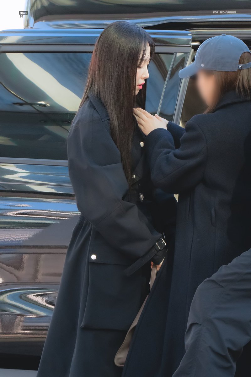 HAJE_85's tweet photo. 250226 #서현진 출국 12p

내 강아디가 진짜 강아디래요;;;;

https://t.co/ZyrqJ3t9Ok https://t.co/IhfdVmaRgk