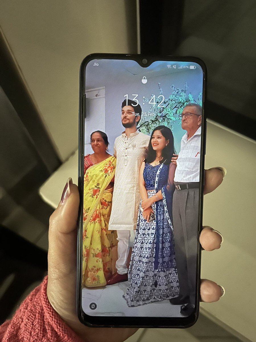 My grandfather in-law's wallpaper 🥹❤️
Grandparents are such a blessing 🧿