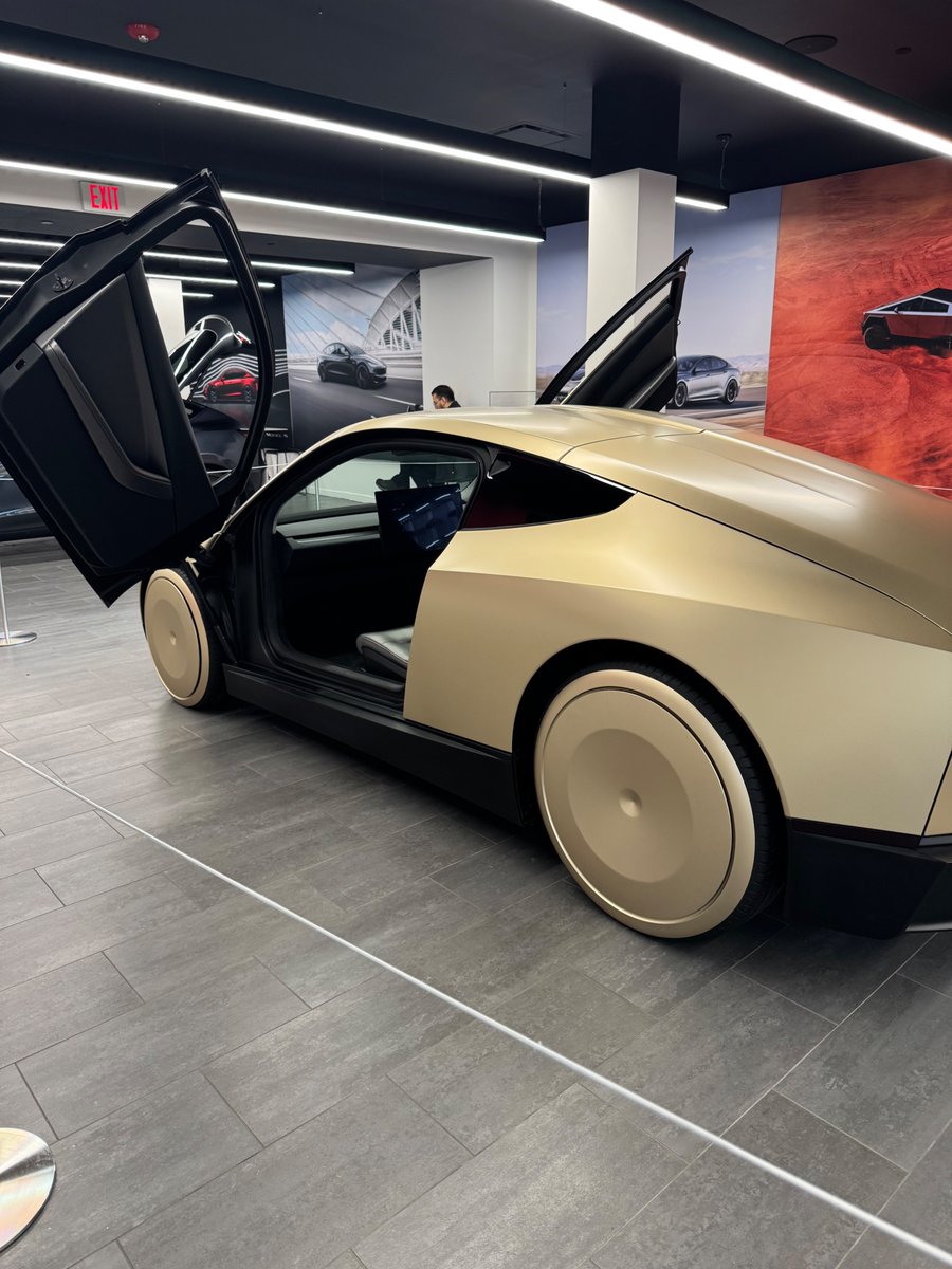 KesiSchweiz's tweet image. Die Art und Weise, wie Autos gebaut werden, verändert sich rasant.

Mit KI können wir neue und innovative Methoden erforschen, um Autoteile zu produzieren.

Dasselbe passiert in der Chemieindustrie, wo KI hilft, neue Medikamente zu entdecken und zu testen.