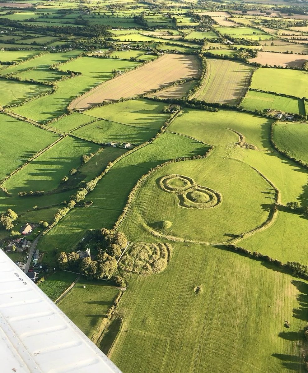 The Hill of Tara (Irish: Cnoc na Teamhrach) is an ancient ceremonial and burial site in County Meath, Ireland. It was the traditional seat of the High Kings of Ireland and holds significant historical and mythological importance.

Key Features:
Lia Fáil (Stone of Destiny): A