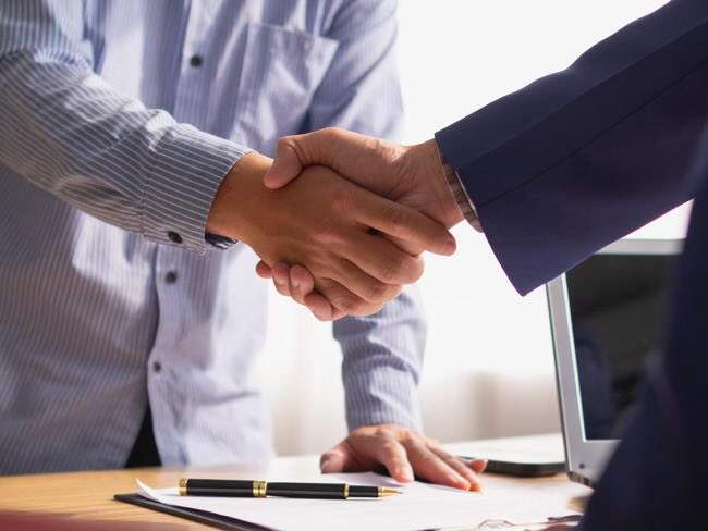 Exclusive w/<a href="/ElizaJBarr/">Eliza Barr</a>: A law firm raided during a major police investigation into an alleged false sex abuse claim scheme has been identified as one alleged syndicate member applied for bail. The law firm is not accused of any wrongdoing. ⬇️
dailytelegraph.com.au/newslocal/parr…