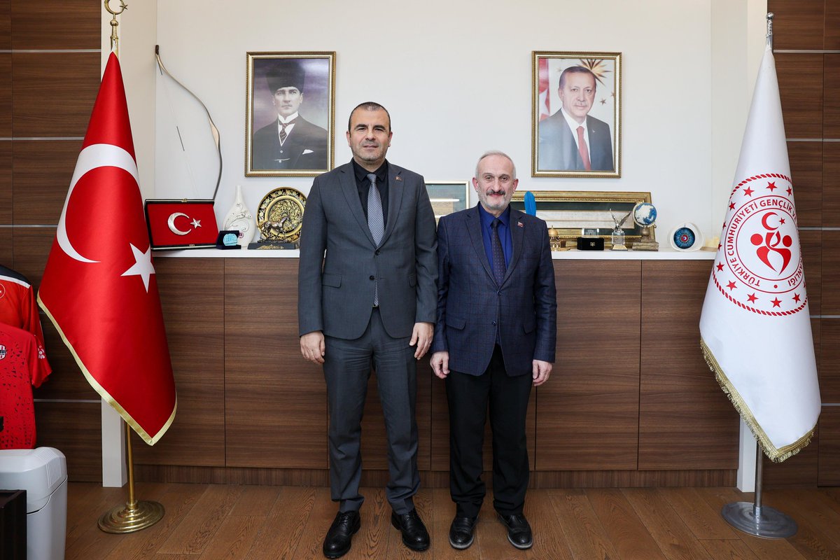 İstanbul Gençlik ve Spor İl Müdürümüz Sayın Muhittin ÖZBAY'ı makamında ziyaret ettik. Yakın ilgilerinden dolayı kendilerine teşekkür ederim. <a href="/GSB_Istanbul/">İstanbul Gençlik ve Spor İl Müdürlüğü</a>
<a href="/muhittinozby/">Muhittin Özbay</a> <a href="/OsmaniyeMeb/">Bakırköy Nuri Pakdil Ortaokulu</a>