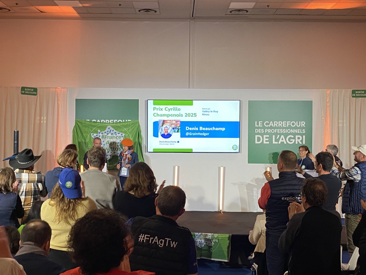 Toujours beaucoup d’émotion pour ce prix <a href="/Fragritwittos/">FranceAgritwittos♥️</a> #cyrillechampenois 
bravo à <a href="/GrainHedger/">Denis Beauchamp 🧢</a>