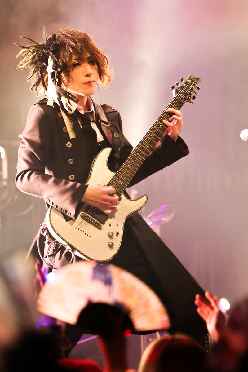 juda_schwarz's tweet photo. 毎回デカ箱で生誕参加させて頂き嬉しいし本当に感社です👔 でも、たまにでも一緒にライブできるなら場所なんて本当はどこでもいーんだっ。改めて今年も誕生日おめでとう

第一世代のさかもとより笑

20250221渋谷SpotifyO-WEST
社長生誕O.Aバンド https://t.co/fhjjHz3YKI