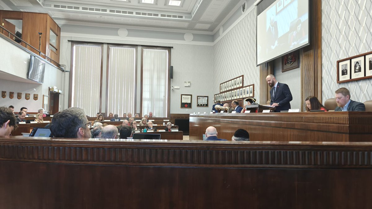 Very pleased that our @salfordcouncil Budget for 2025/26 was successfully passed earlier today.

This budget was my ninth as Mayor of this great city, and I'm proud that we were able to pass a fair &amp; balanced budget with no cuts to jobs &amp; services. 1/