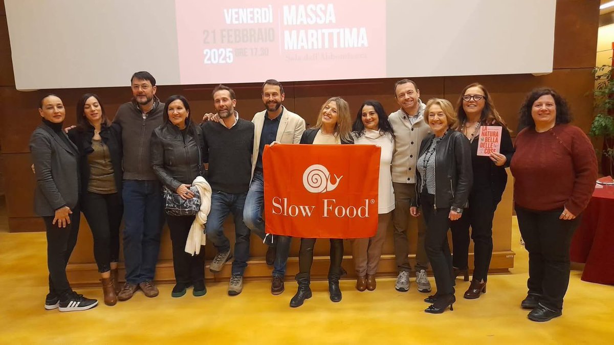 Presentazione del libro di Barbara Nappini Presidente nazionale  Slow Food a Massa Marittima. Un evento che ci fa capire che "la natura bella delle cose" esiste, basta saperla cogliere.
#slowfood #barbaranappini