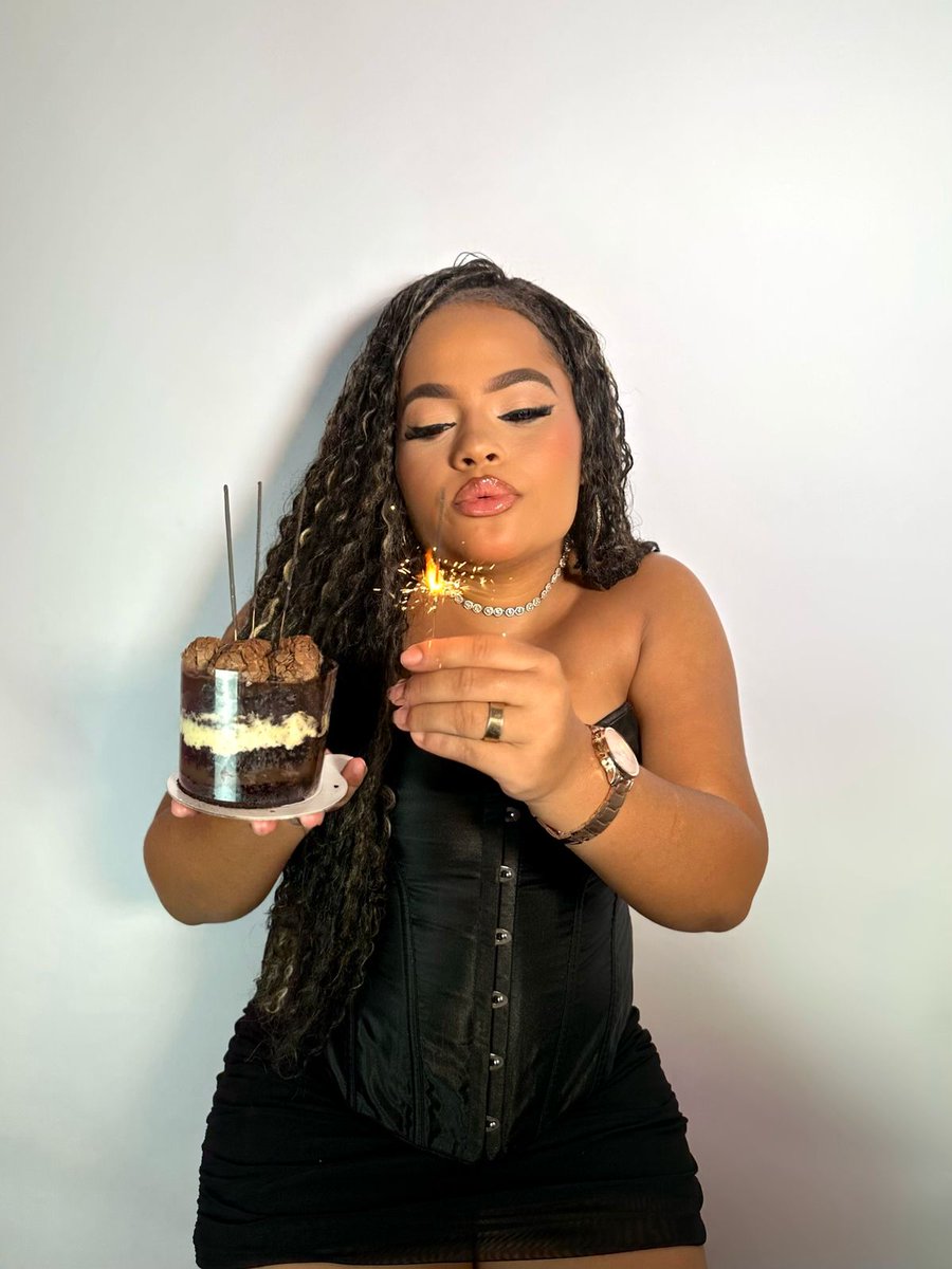 Marinnaoliverg's tweet photo. Feliz Meu dia 26🥳🥰✨️
#Gratidão
#desde1998
#27aninhos https://t.co/gU4Ga3BHLB