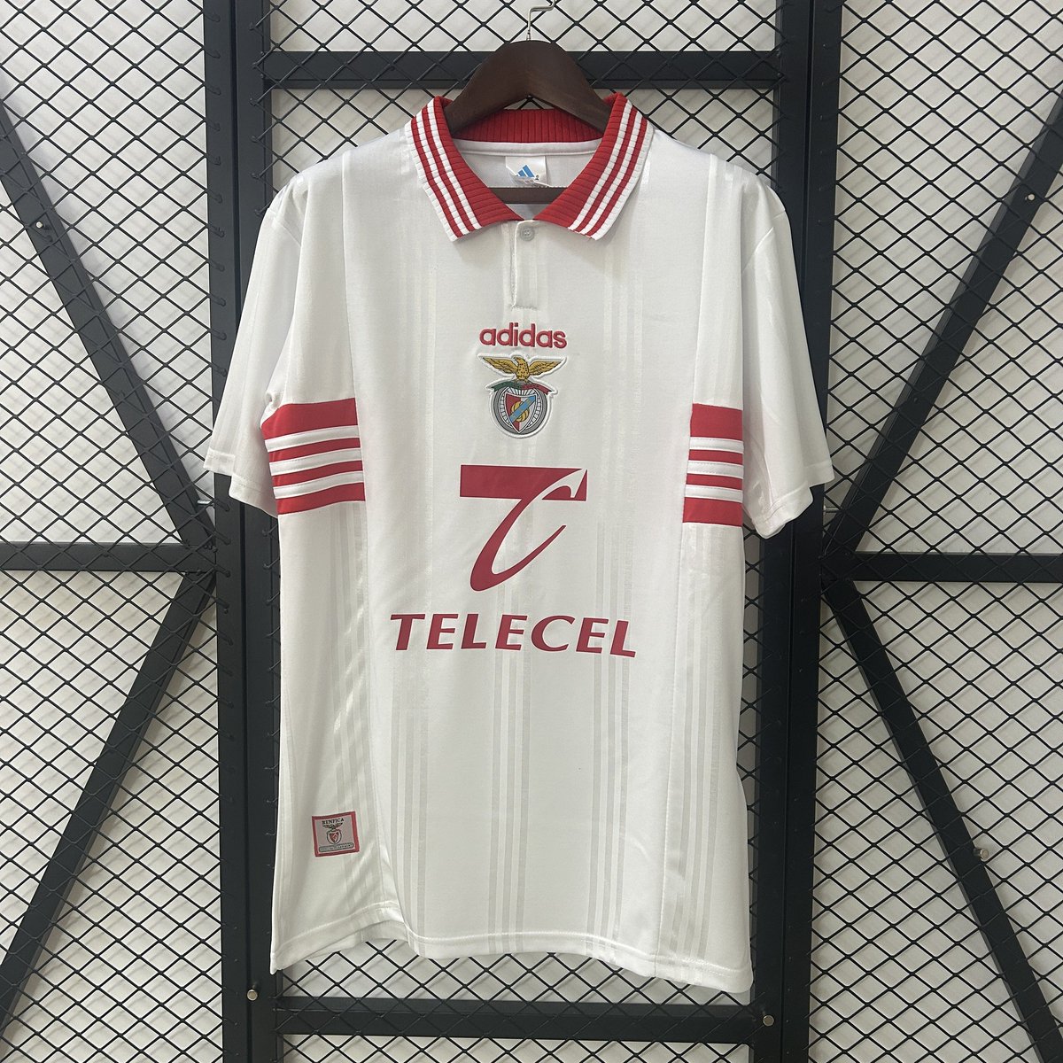 SL Benfica Alternativa 97-98 🔥🔥 

Já disponível ✅ 

25€ portes grátis ✅