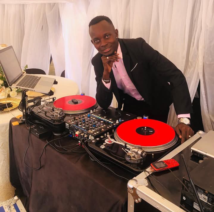 Real Deejays tweet media