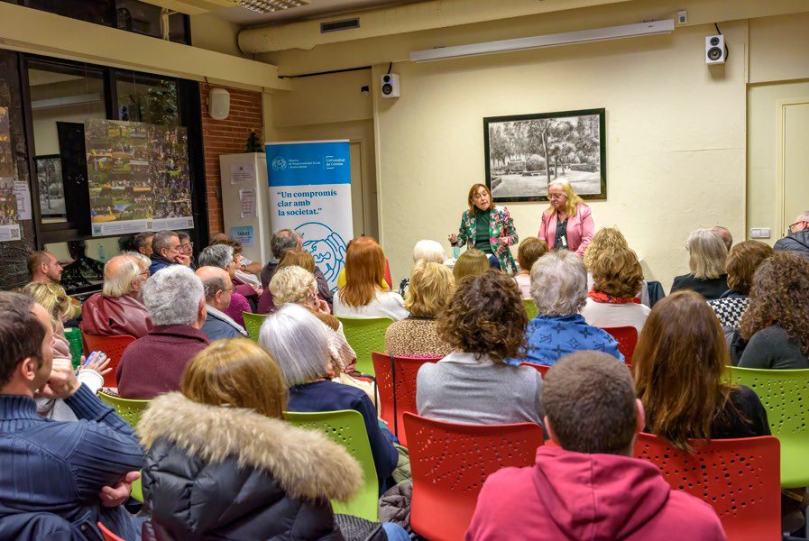 Càtedra de Responsabilitat Social i Sostenibilitat (@catedrarss_udg) on Twitter photo El dijous passat vam tenir el plaer de tenir amb nosaltres la Silvia Paneque <a href="/SilviaPaneque/">Sílvia Paneque</a> . Vam parlar i comparir els problemes que tenim com a gironins i catalans. Moltes gràcies a tots i totes els que vau fer-ho possible💐
📸 Rossend <a href="/ROGRCA/">Rossend Gri</a> El dijous passat vam tenir el plaer de tenir amb nosaltres la Silvia Paneque <a href="/SilviaPaneque/">Sílvia Paneque</a> . Vam parlar i comparir els problemes que tenim com a gironins i catalans. Moltes gràcies a tots i totes els que vau fer-ho possible💐
📸 Rossend <a href="/ROGRCA/">Rossend Gri</a>