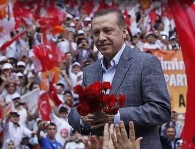 Yolun yolumuz Reis 

İYİ Kİ DOĞDUN REİS 🇹🇷 

#CumhurunReisi71yaşında