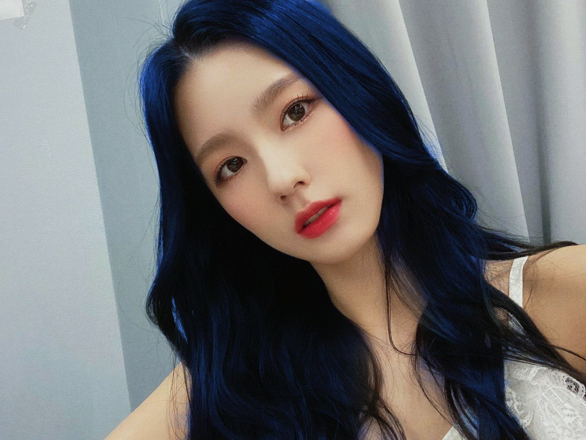 Let the drops of beer run down to my body. Which part would you like to lick? —