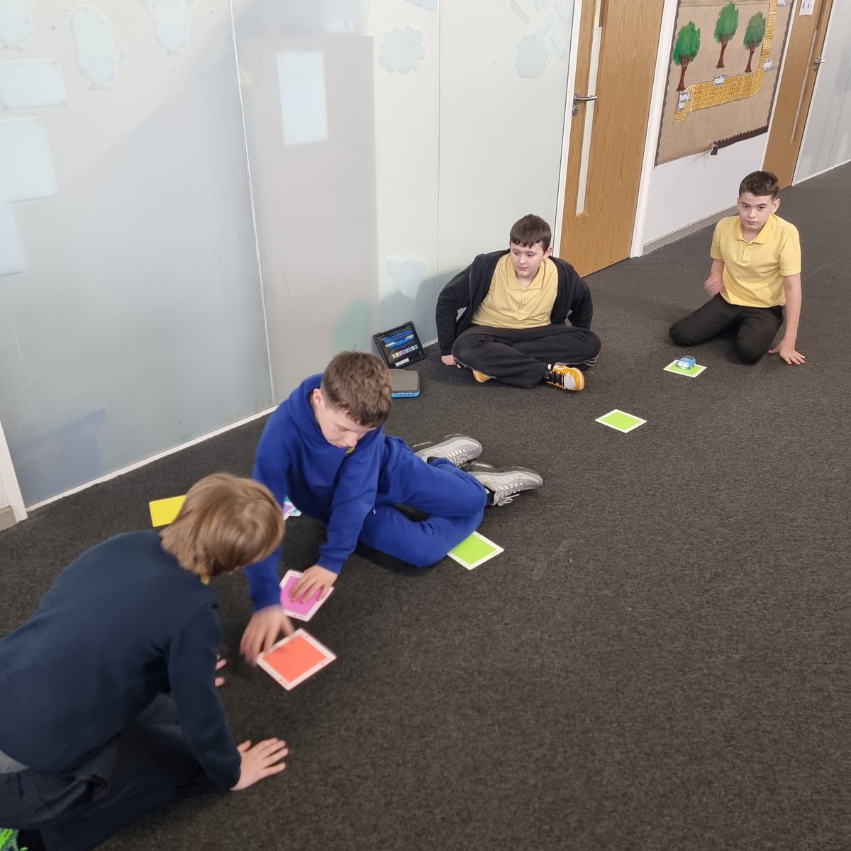 sandaigprimary's tweet image. P7s were designing and building their own mazes while learning the basics of coding, solving problems. #computationalthinking @Mobina_Kh4n @STEMglasgow @STEMedscot @ScotSTEMAmb
