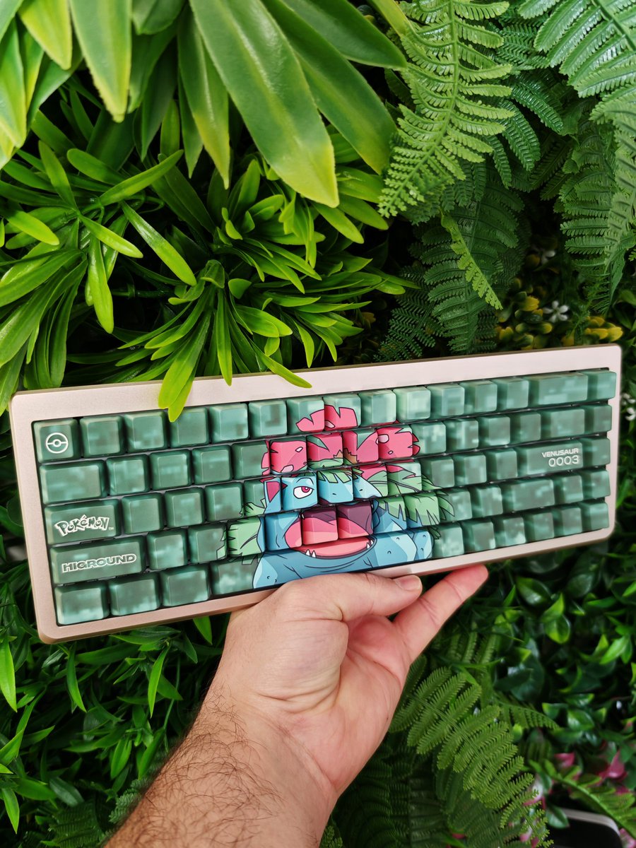 Corlitech's tweet image. Trouvez moi un plus beau clavier prebuild franchement. Et je l'ai ouvert aujourd'hui pour la review il est aussi beau que bon en interne du beau taff après normal c'est florizard 😎 dispo c'est les boss du périph @MaxEsportGG