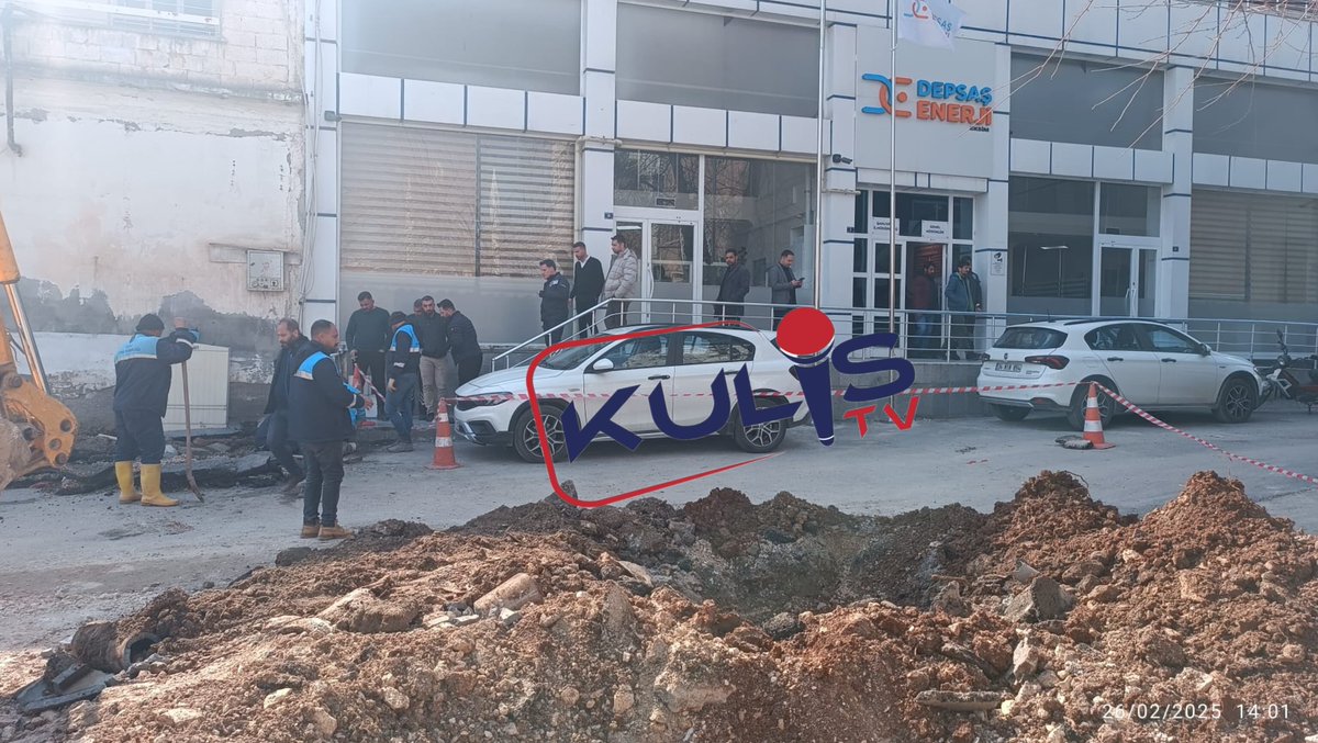 Şanlıurfa Büyükşehir Belediyesine bağlı bulunan ŞUSKİ’nin, Tedaş’a 400 milyon TL eskiden süregelen bir borcu bulunuyor.

Belediye ödemek için taksitlendirme talep etmiş, kabul edilmeyince Tedaş içme suyu sağlanan bazı şebekelerin elektriğini kesince bir çok mahallede haliyle su