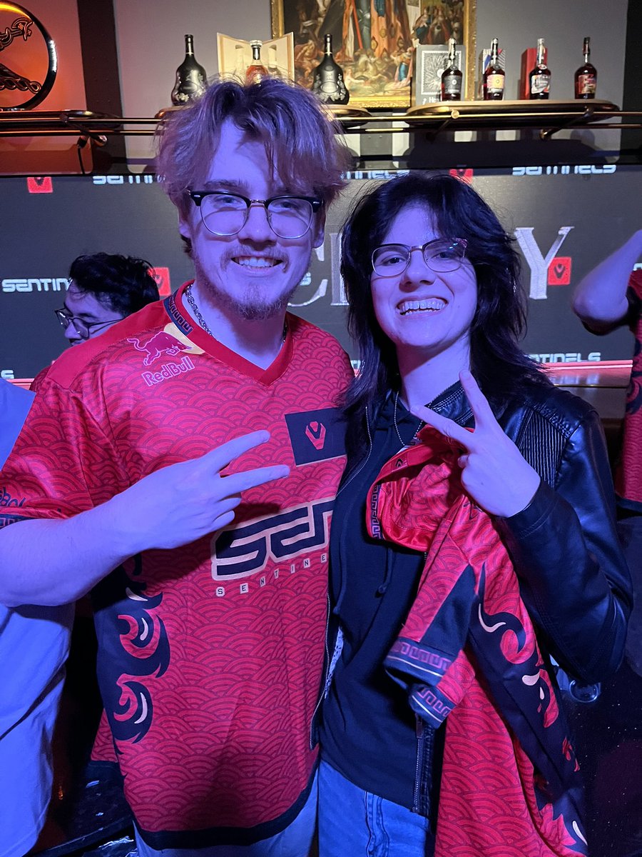 Had the absolute loveliest time meeting <a href="/Sentinels/">Sentinels</a> in Bangkok. Such chill and fun dudes ☺️
Thanks so much for all the pics and signatures, always keep fighting lads, next one’s yours ❤️🙏