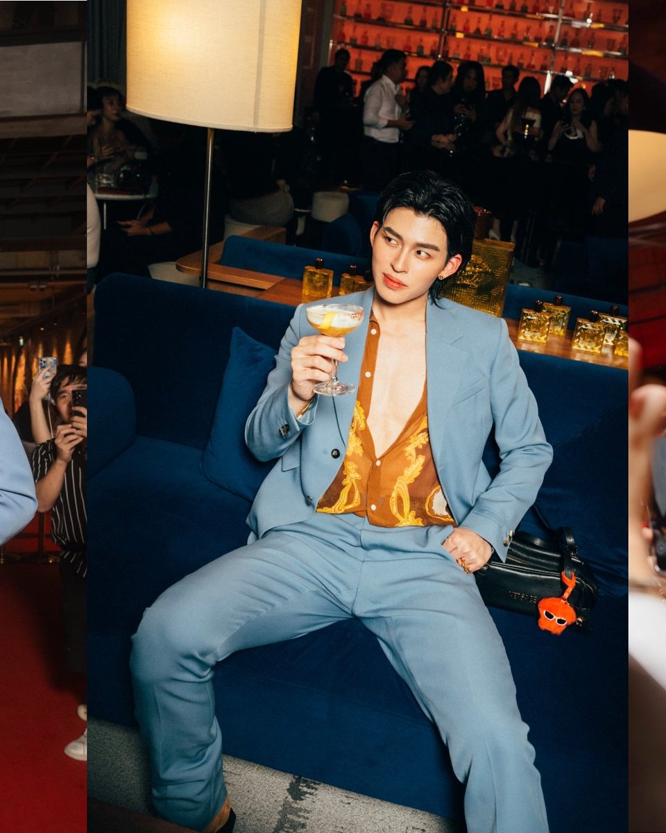 ppnaravit_ph's tweet photo. Look how Pond Naravit steal hearts on the last Versace Fragrence Event.
#ppnaravit
#ppnaravitph
#VersaceFragrances
#Versace
#VersaceErosEnergyxPond
#VersaceEros https://t.co/8cw3WM2nfi